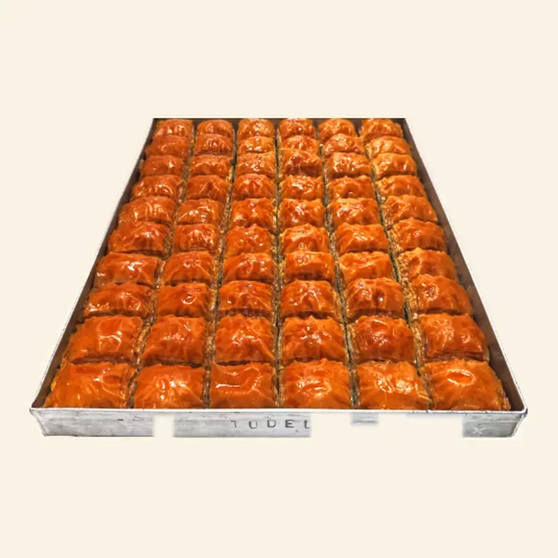 Baklawa Wiśniowa — Kwadrat — taca